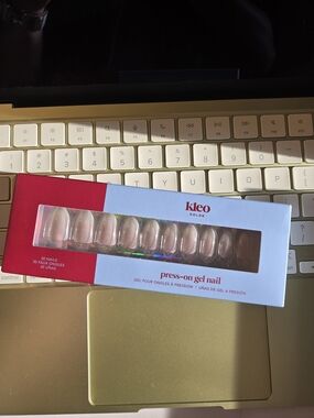 kleo Kolor Press-On Gel Nails- Soft Life